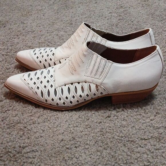 Nine West vintage white laser cut out pointed toe ankle boots Sz 9N EUC - Picture 3 of 10